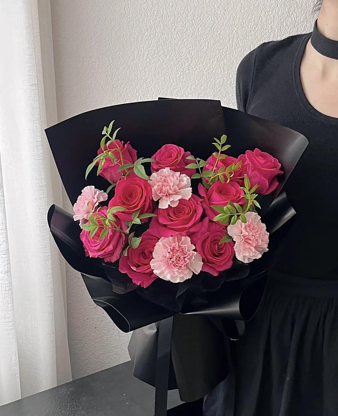 Petal Hug - Fresh Flower Arrangement AFT232