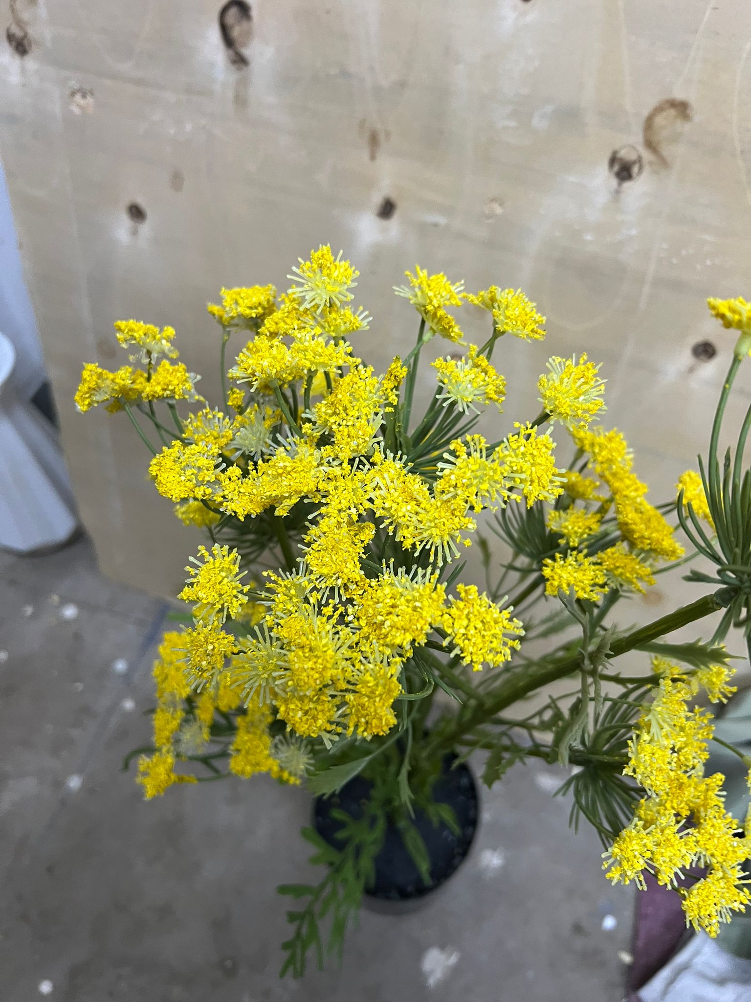 60cm Real Touch Potted Artificial Yarrow Plant – Faux Flower Plant for Home & Office Decor Aplant1200