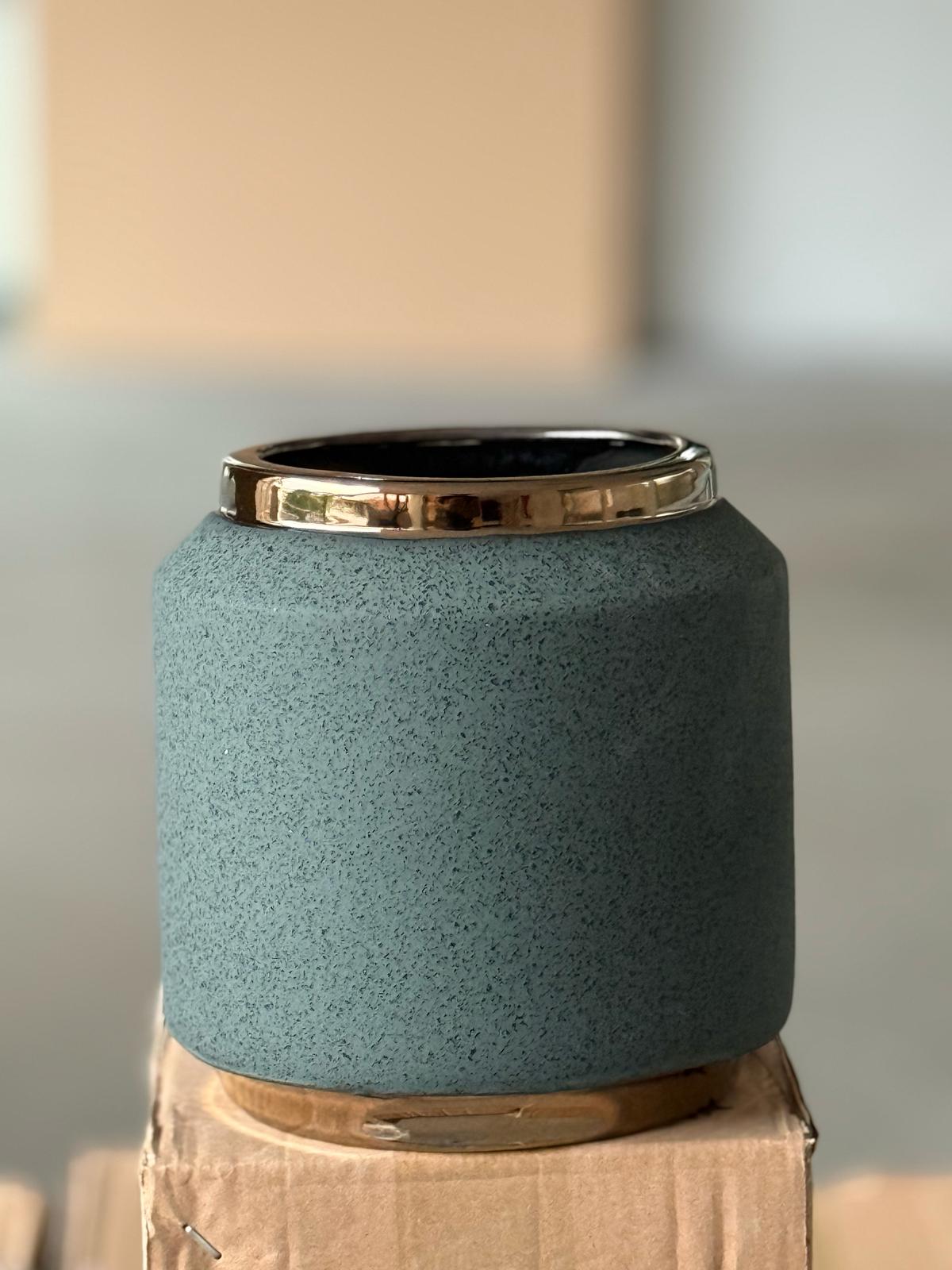 Porcelain vase,-SELF COLLECTION ONLY- home decor, events, gardens, flowers Avase382