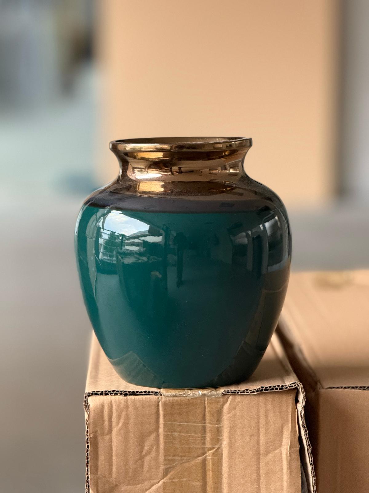 Porcelain vase, -SELF COLLECTION ONLY- home decor, events, gardens, flowers Avase383