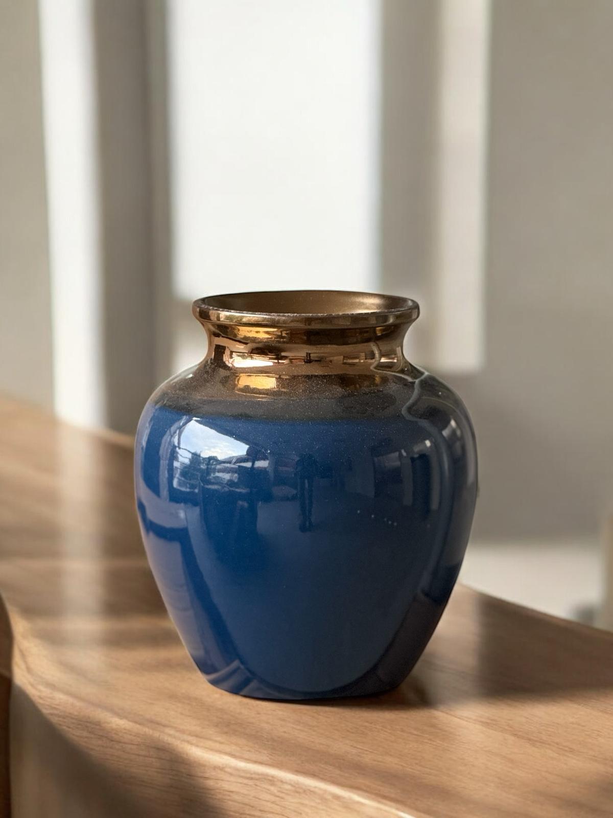 Porcelain vase, -SELF COLLECTION ONLY- home decor, events, gardens, flowers Avase383