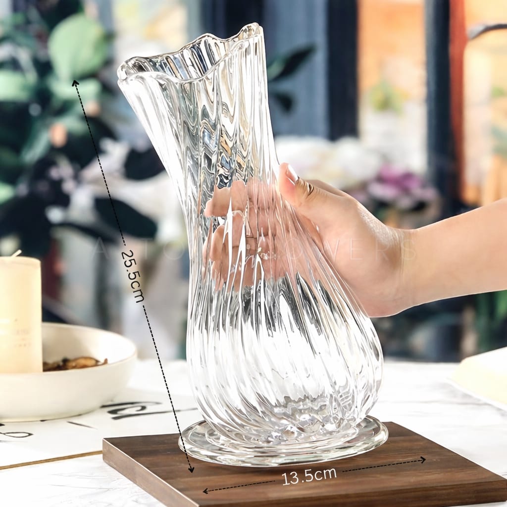 Transparent glass vase from Alton Flowers, 25.5cm tall, suitable for roses and lilies, ideal for living room and dining table decor.