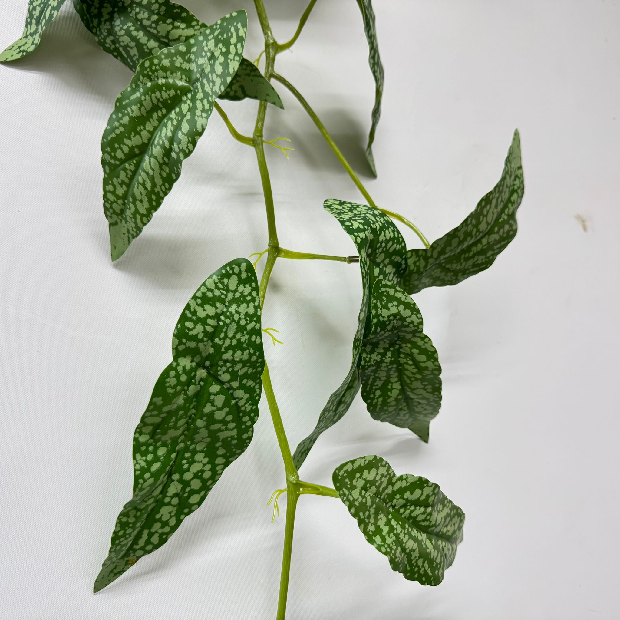 Artificial Spotted Leaf Vine 170cm Garland – Elegant Greenery for Any Space Afoil215