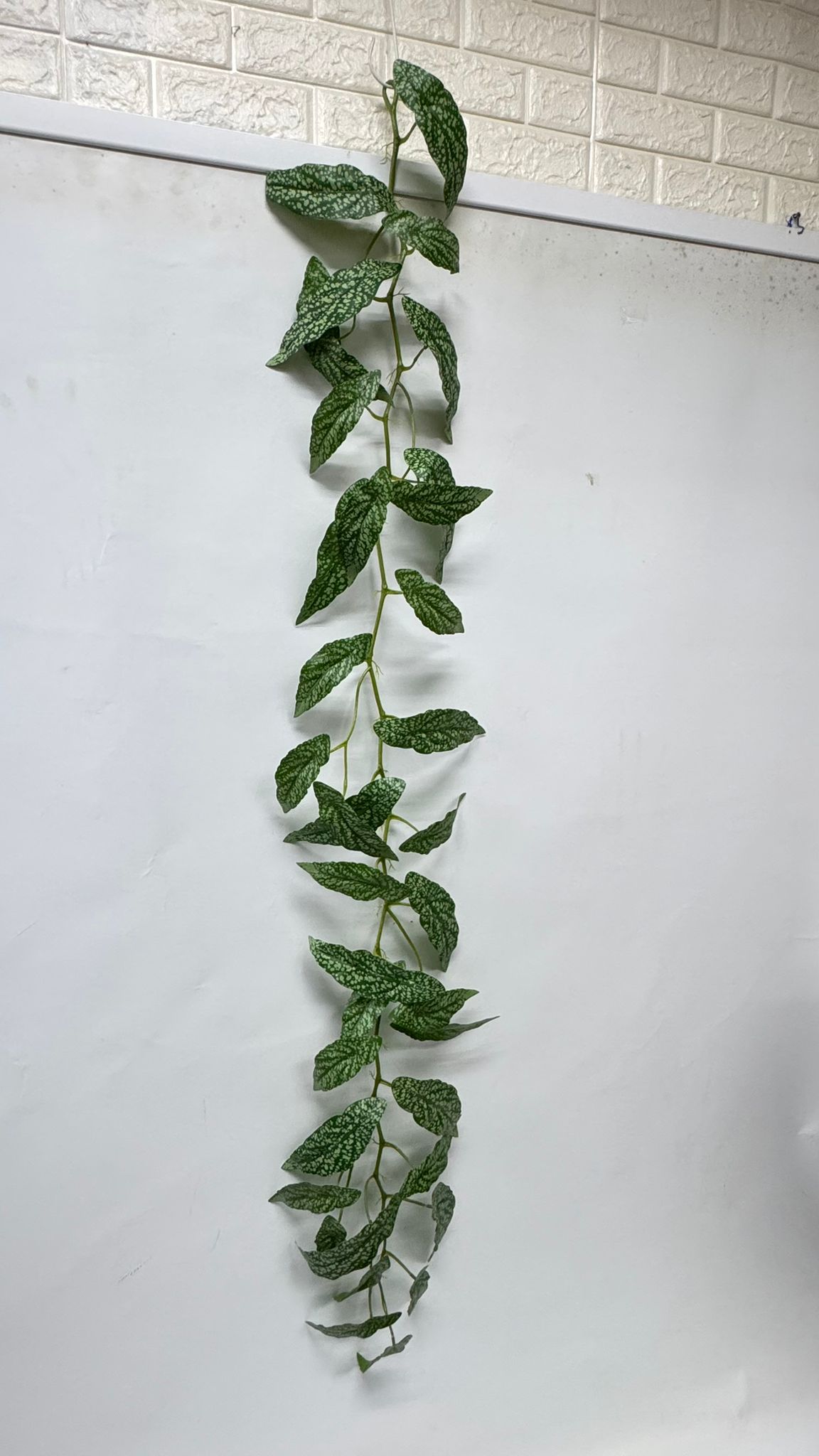 Artificial Spotted Leaf Vine 170cm Garland – Elegant Greenery for Any Space Afoil215