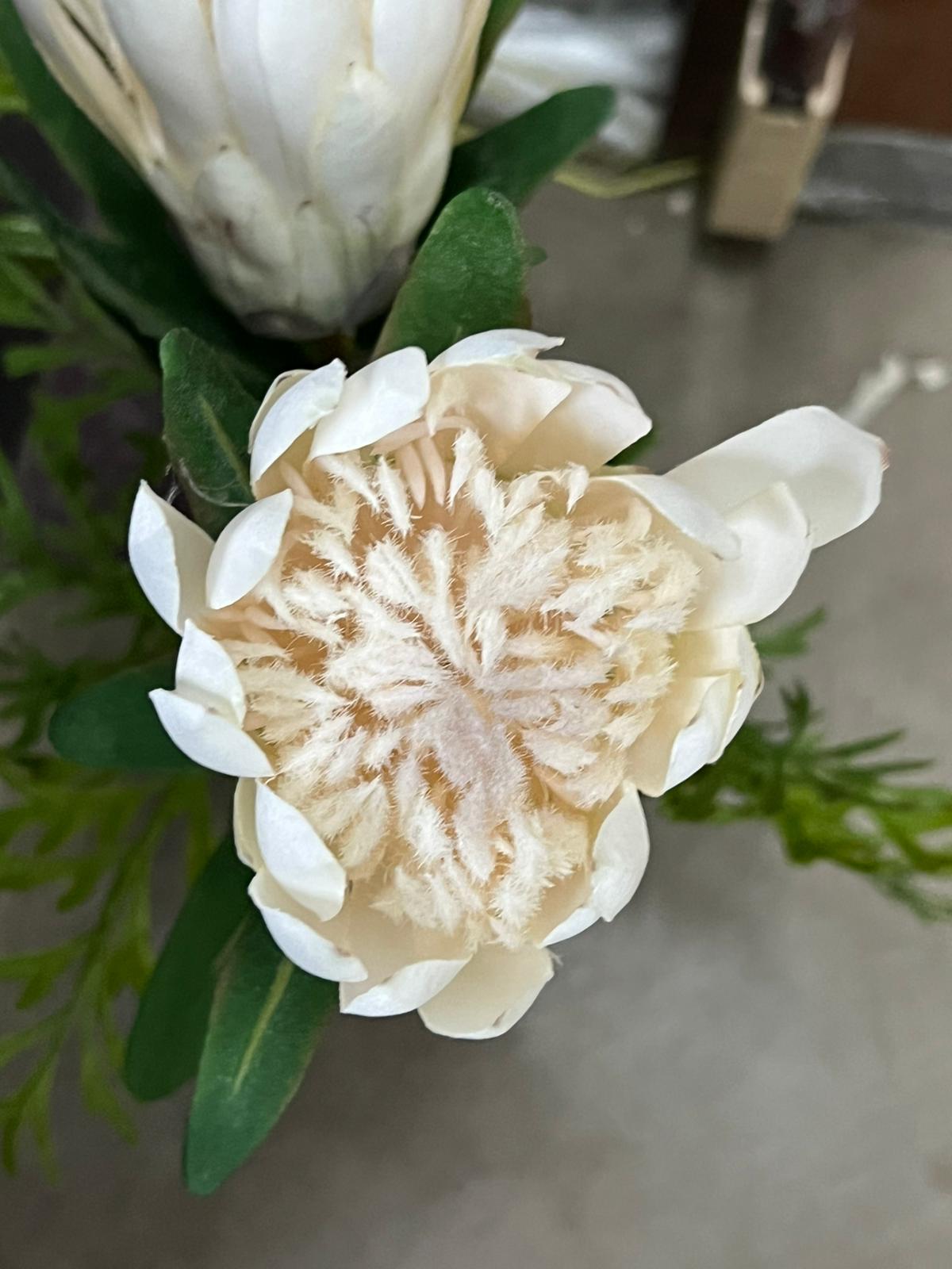 Creative Ways to Use Artificial Flowers for Wedding Decor in Singapore