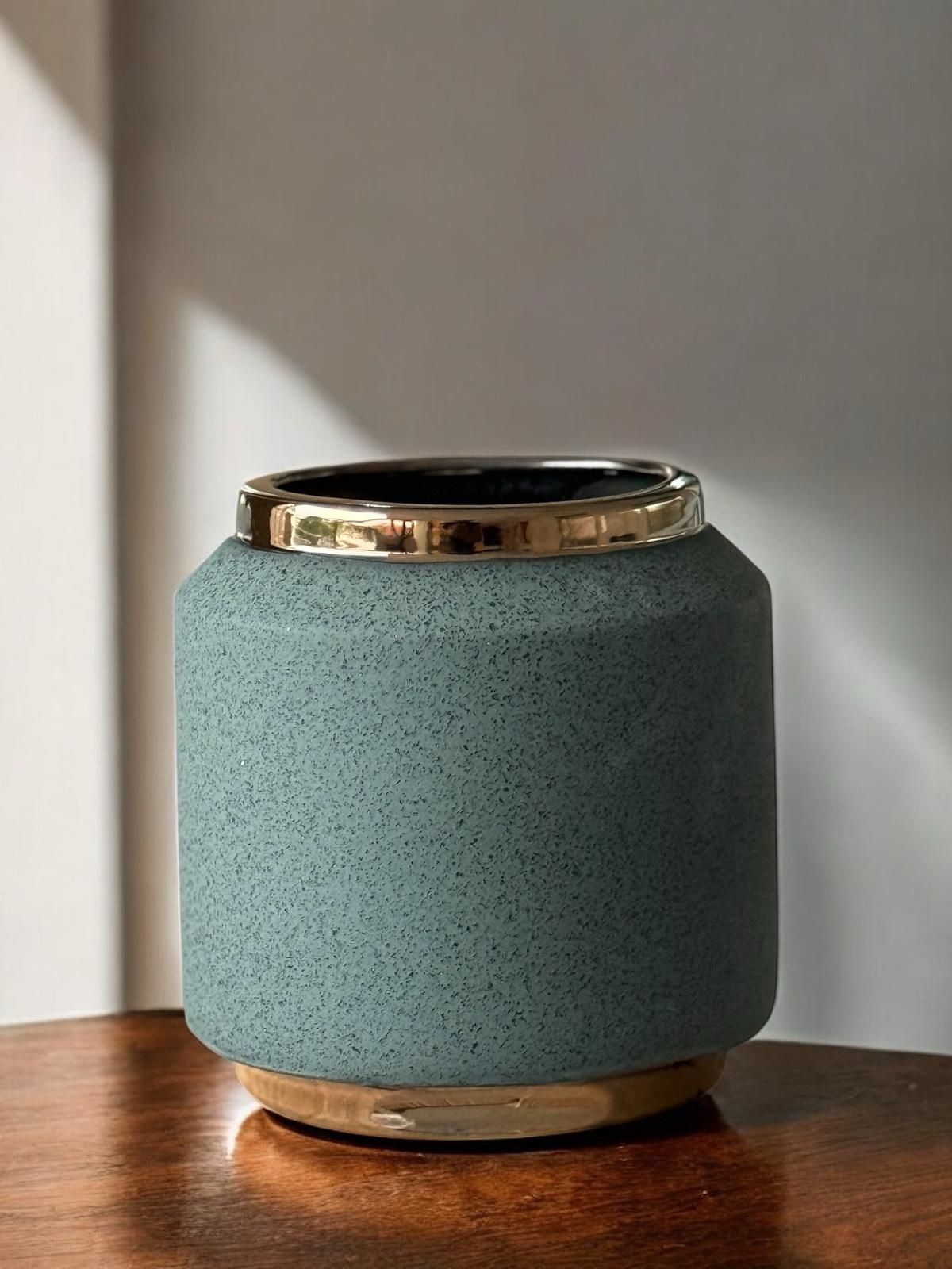 Porcelain vase,-SELF COLLECTION ONLY-  home decor, events, gardens, flowers Avase382